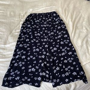 LONG BLACK FLORAL SKIRT